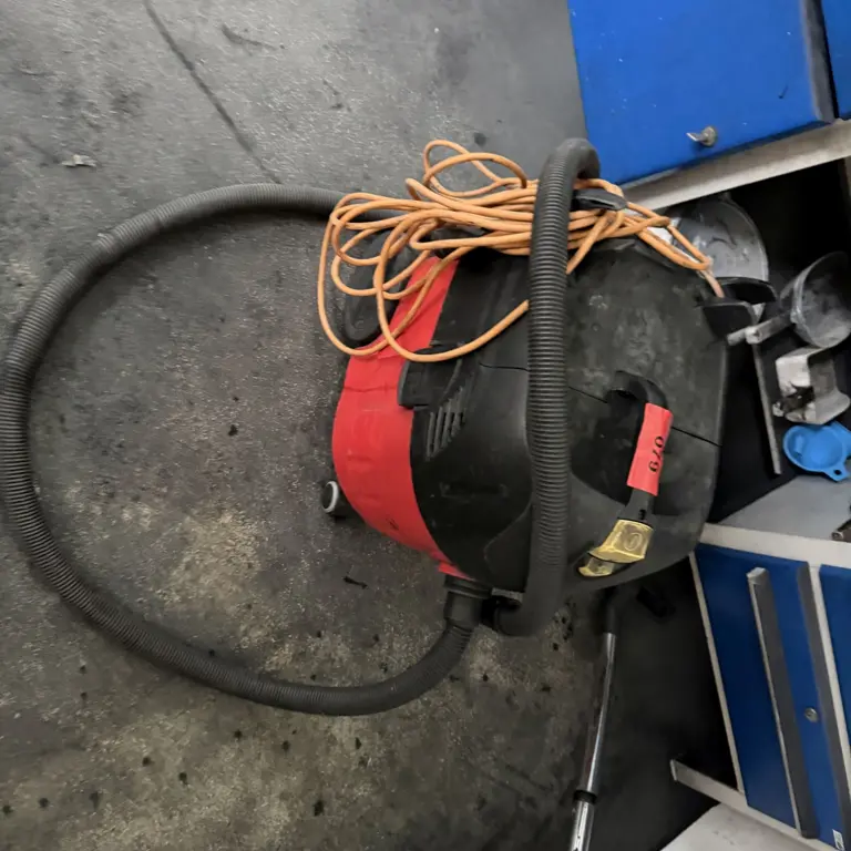 Industrial vacuum cleaner