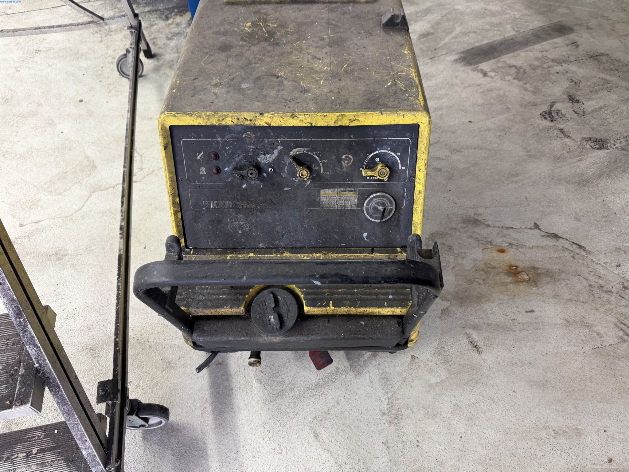 Operating equipment of a technical flocking company-4