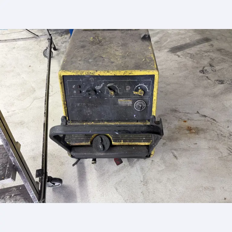 Operating equipment of a technical flocking company-4