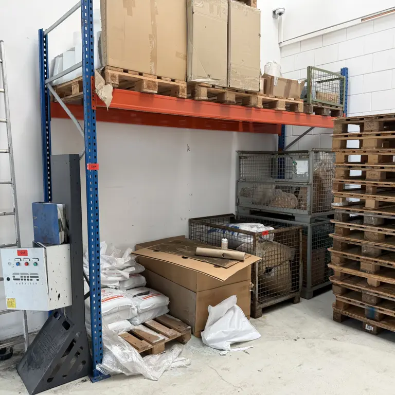 4 rm. Heavy duty shelving