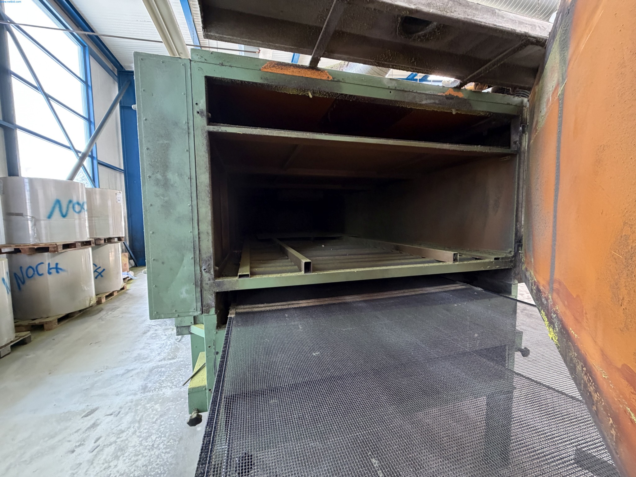 Operating equipment of a technical flocking company-13