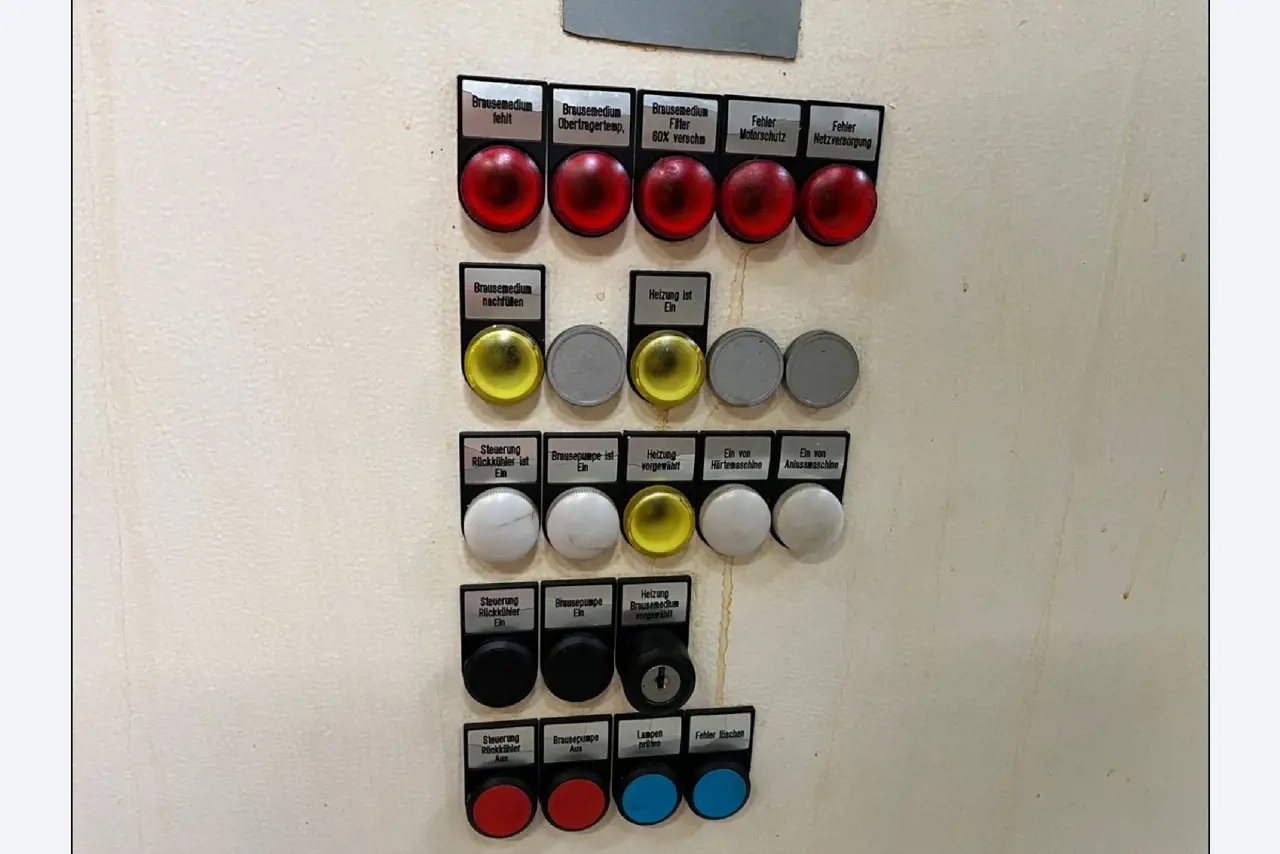 Indukcijska naprava za površinsko utrjevanje in žarjenje kovinskih delov-15