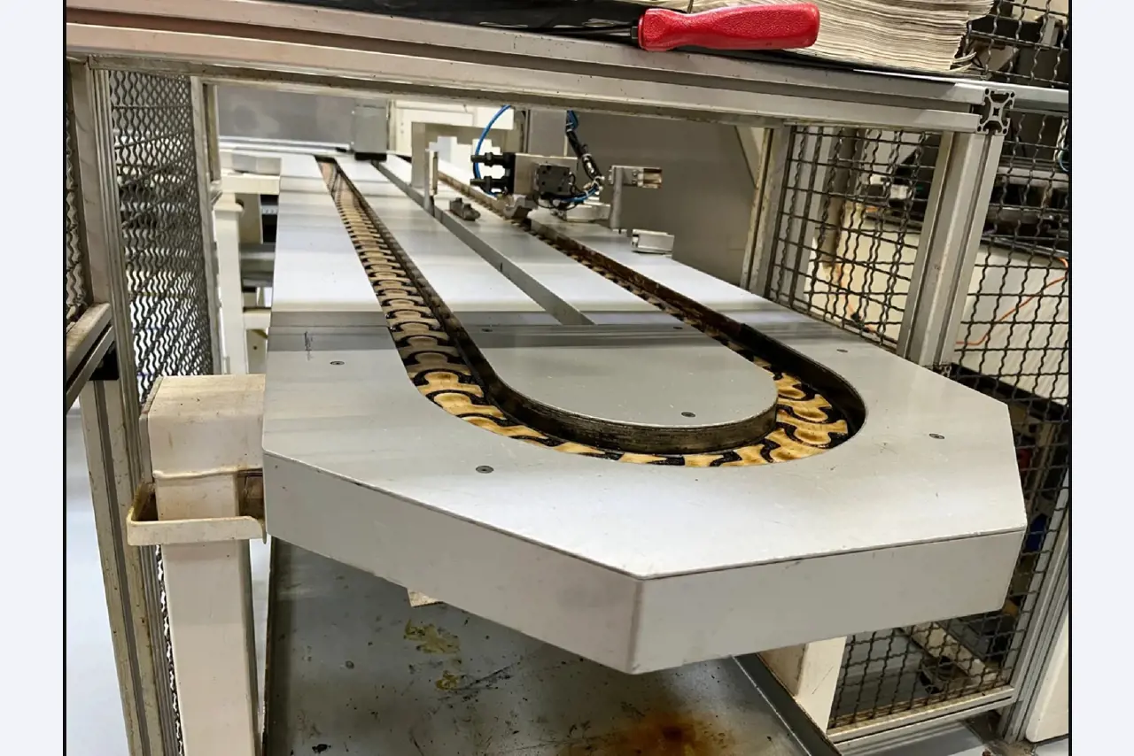 Indukcijska naprava za površinsko utrjevanje in žarjenje kovinskih delov-16