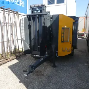 Diesel-Gabelstapler BOBCAT D30NXS und Kompakter Sägespalter UNIFOREST TITAN 53/40 Premium 