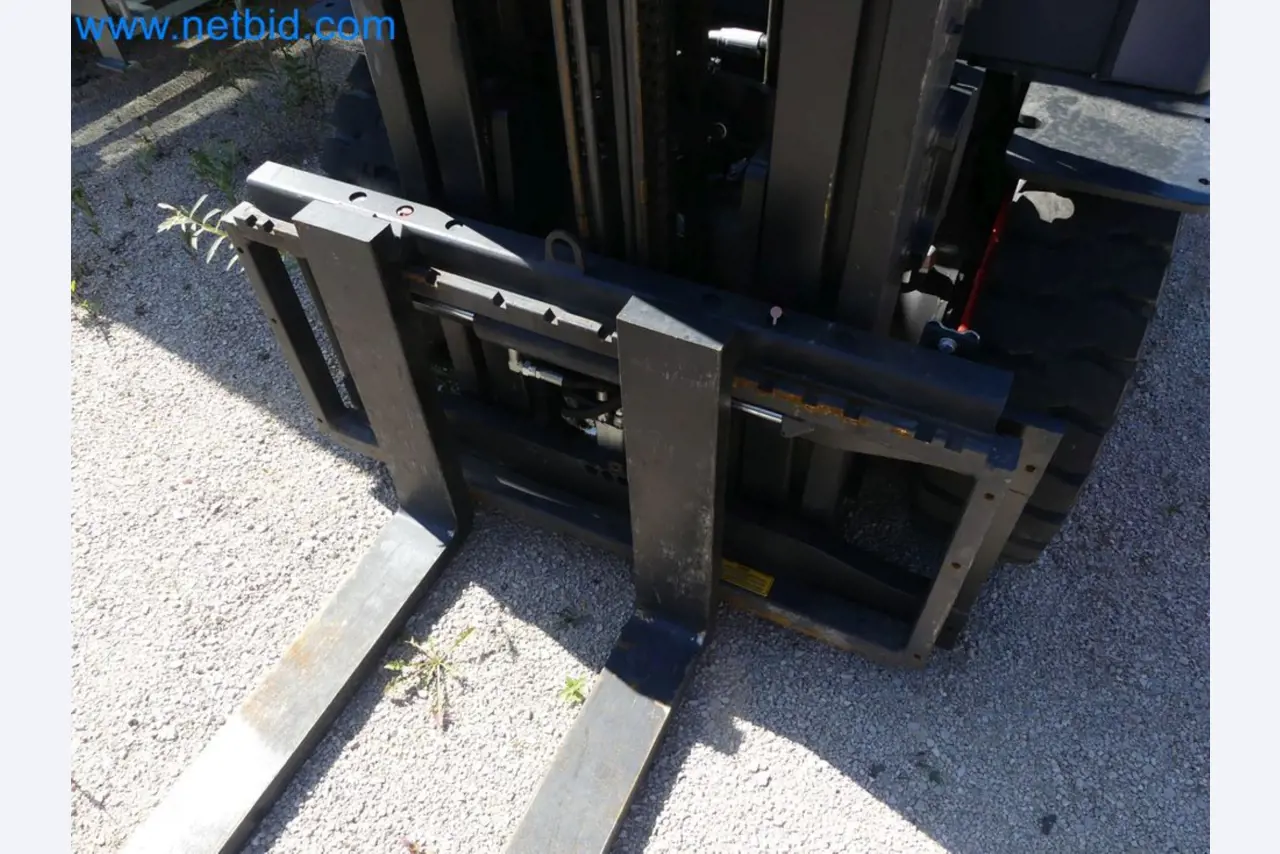 Diesel-Gabelstapler BOBCAT D30NXS und Kompakter Sägespalter UNIFOREST TITAN 53/40 Premium -10