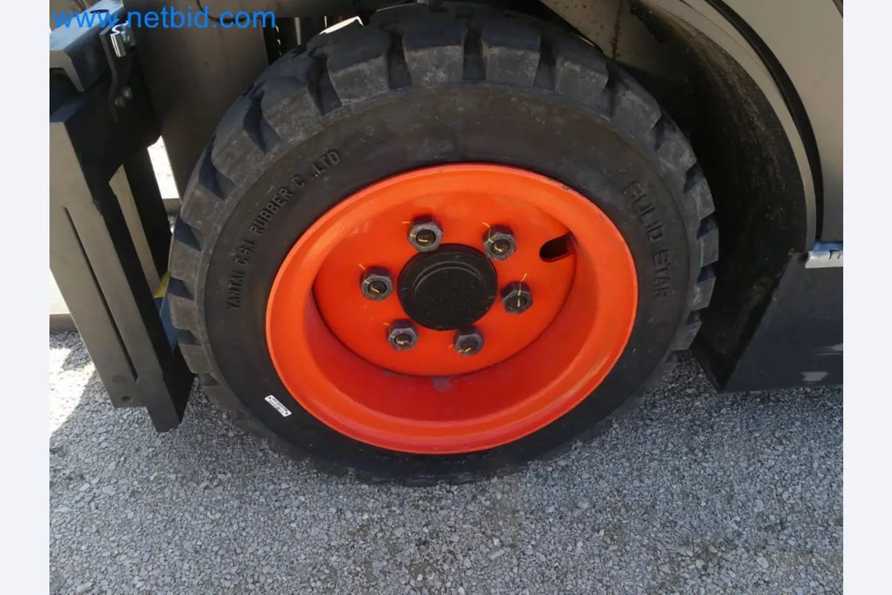 Diesel-Gabelstapler BOBCAT D30NXS und Kompakter Sägespalter UNIFOREST TITAN 53/40 Premium -13