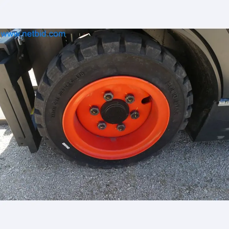 Diesel-Gabelstapler BOBCAT D30NXS und Kompakter Sägespalter UNIFOREST TITAN 53/40 Premium -13