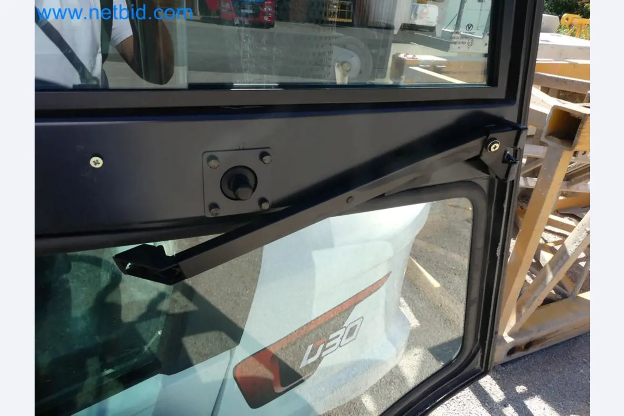 Diesel-Gabelstapler BOBCAT D30NXS und Kompakter Sägespalter UNIFOREST TITAN 53/40 Premium -17