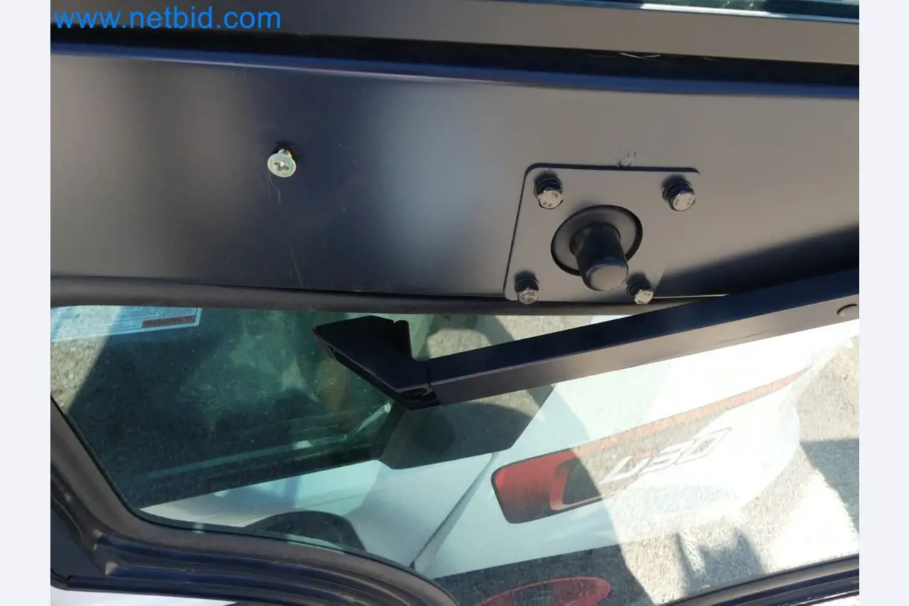 Diesel-Gabelstapler BOBCAT D30NXS und Kompakter Sägespalter UNIFOREST TITAN 53/40 Premium -18