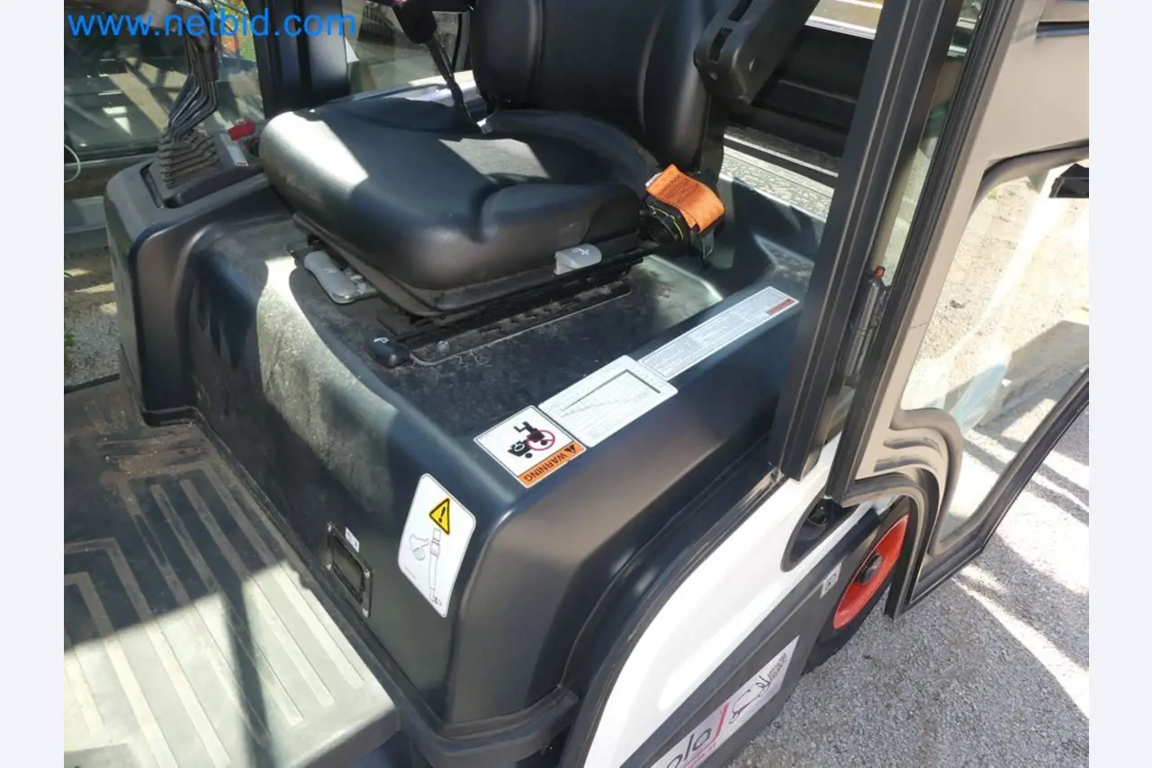 Diesel-Gabelstapler BOBCAT D30NXS und Kompakter Sägespalter UNIFOREST TITAN 53/40 Premium -21