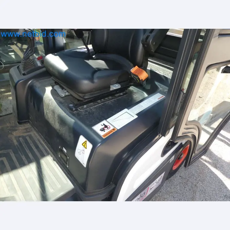 Diesel-Gabelstapler BOBCAT D30NXS und Kompakter Sägespalter UNIFOREST TITAN 53/40 Premium -21