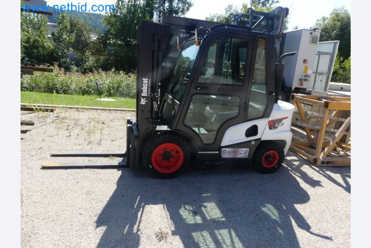 Diesel-Gabelstapler BOBCAT D30NXS und Kompakter Sägespalter UNIFOREST TITAN 53/40 Premium -23