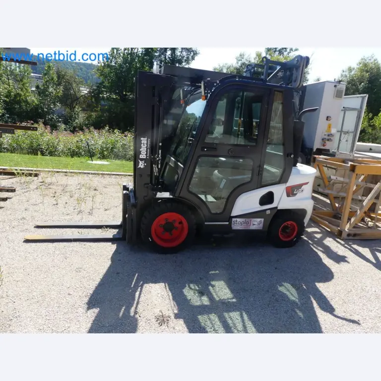 Diesel-Gabelstapler BOBCAT D30NXS und Kompakter Sägespalter UNIFOREST TITAN 53/40 Premium -23