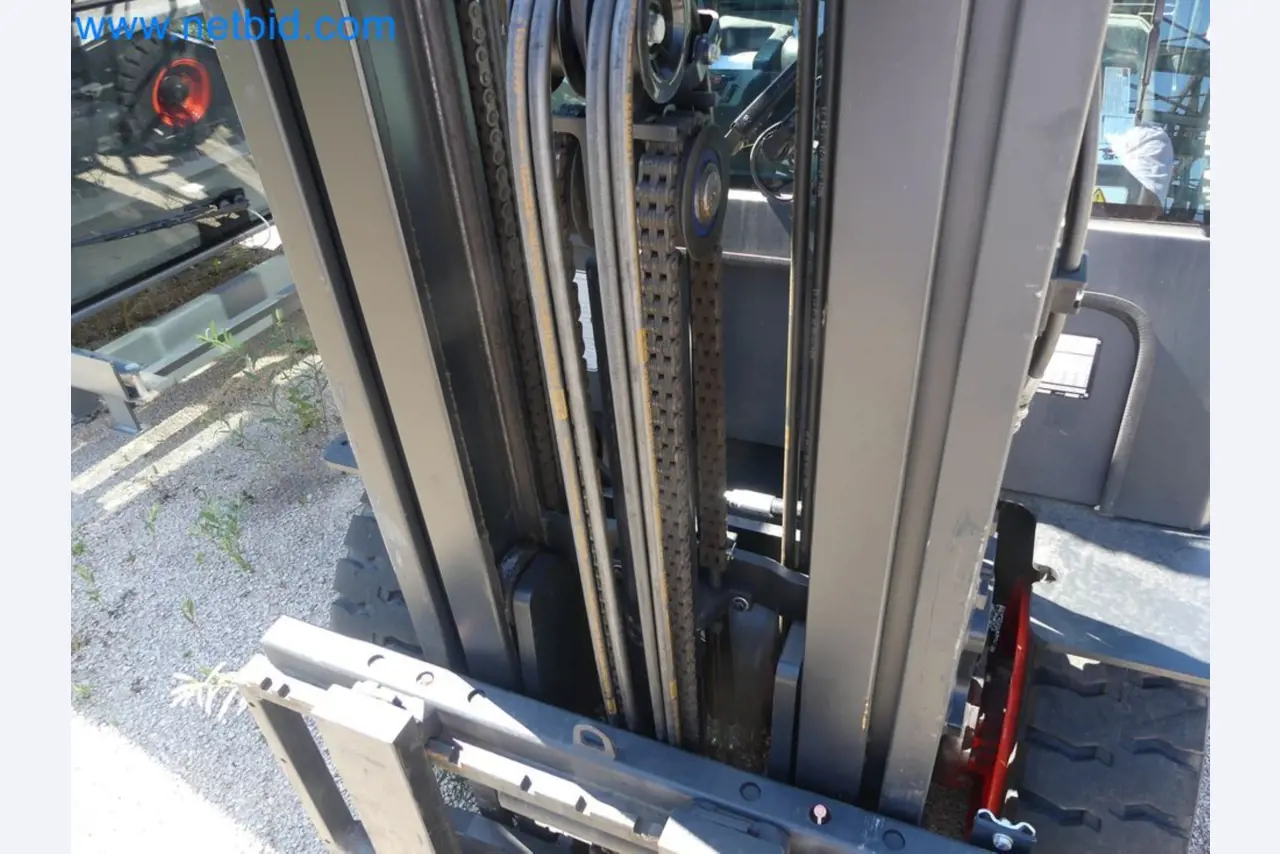 Diesel-Gabelstapler BOBCAT D30NXS und Kompakter Sägespalter UNIFOREST TITAN 53/40 Premium -32