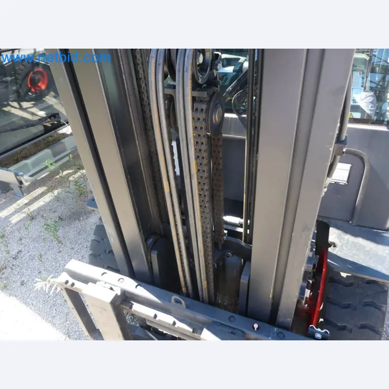 Diesel-Gabelstapler BOBCAT D30NXS und Kompakter Sägespalter UNIFOREST TITAN 53/40 Premium -32