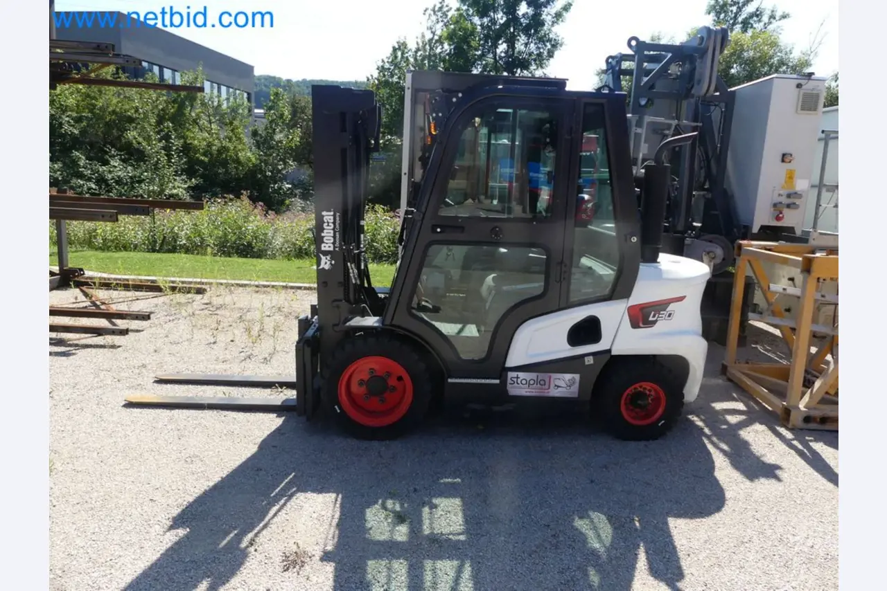 Diesel-Gabelstapler BOBCAT D30NXS und Kompakter Sägespalter UNIFOREST TITAN 53/40 Premium -34