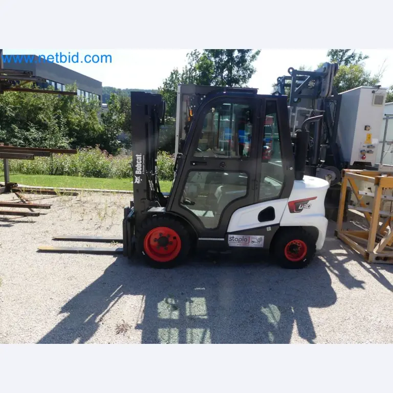 Diesel-Gabelstapler BOBCAT D30NXS und Kompakter Sägespalter UNIFOREST TITAN 53/40 Premium -34