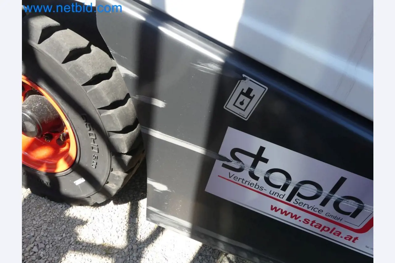 Diesel-Gabelstapler BOBCAT D30NXS und Kompakter Sägespalter UNIFOREST TITAN 53/40 Premium -36