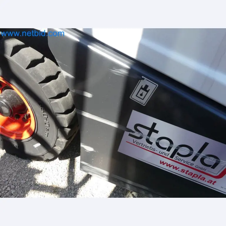 Diesel-Gabelstapler BOBCAT D30NXS und Kompakter Sägespalter UNIFOREST TITAN 53/40 Premium -36