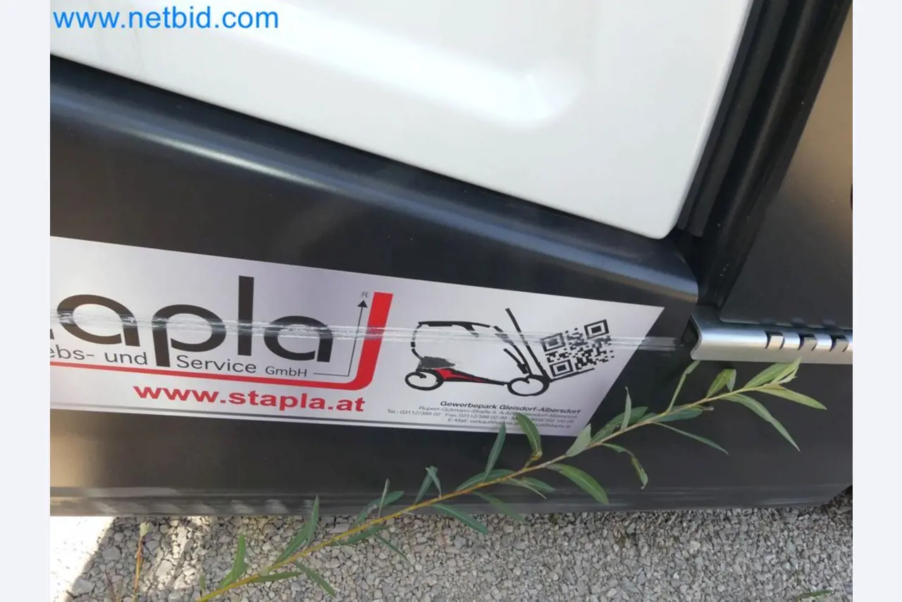 Diesel-Gabelstapler BOBCAT D30NXS und Kompakter Sägespalter UNIFOREST TITAN 53/40 Premium -37