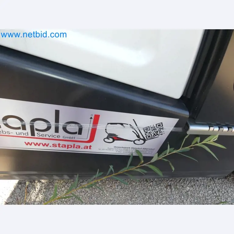 Diesel-Gabelstapler BOBCAT D30NXS und Kompakter Sägespalter UNIFOREST TITAN 53/40 Premium -37