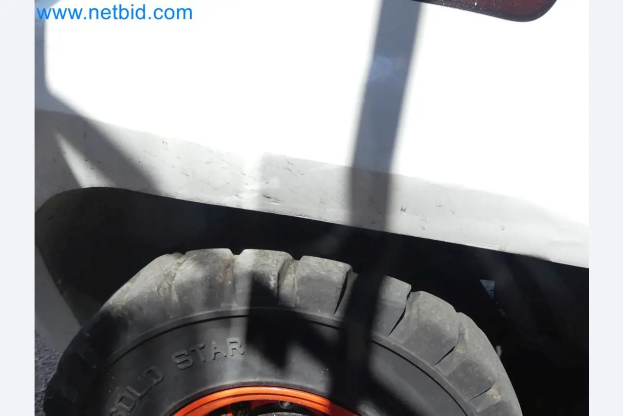 Diesel-Gabelstapler BOBCAT D30NXS und Kompakter Sägespalter UNIFOREST TITAN 53/40 Premium -38