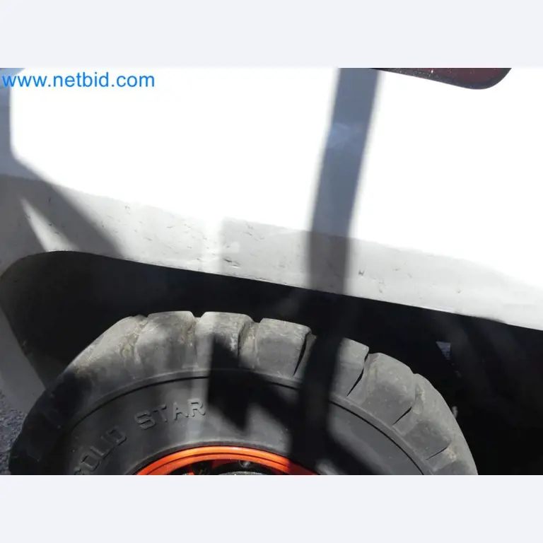 Diesel-Gabelstapler BOBCAT D30NXS und Kompakter Sägespalter UNIFOREST TITAN 53/40 Premium -38