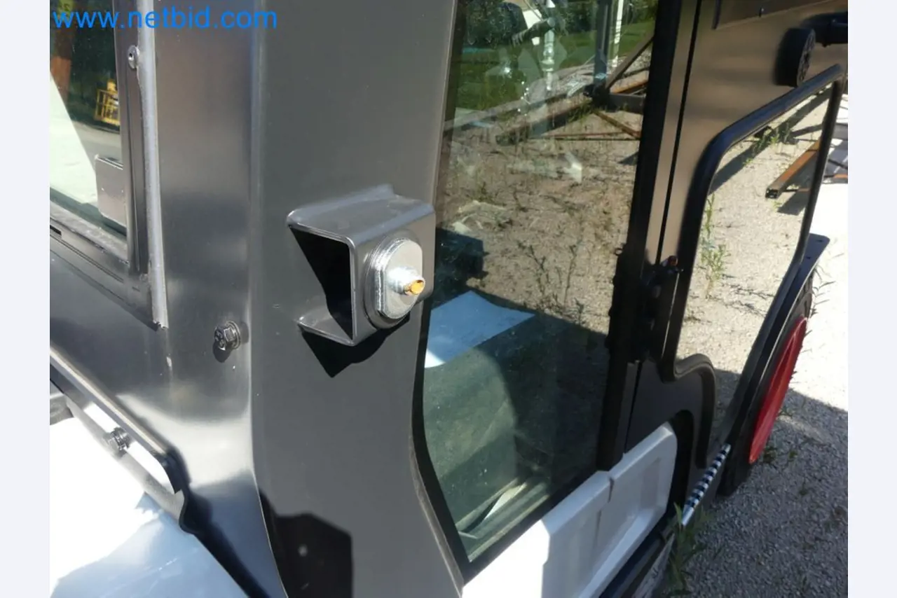 Diesel-Gabelstapler BOBCAT D30NXS und Kompakter Sägespalter UNIFOREST TITAN 53/40 Premium -39