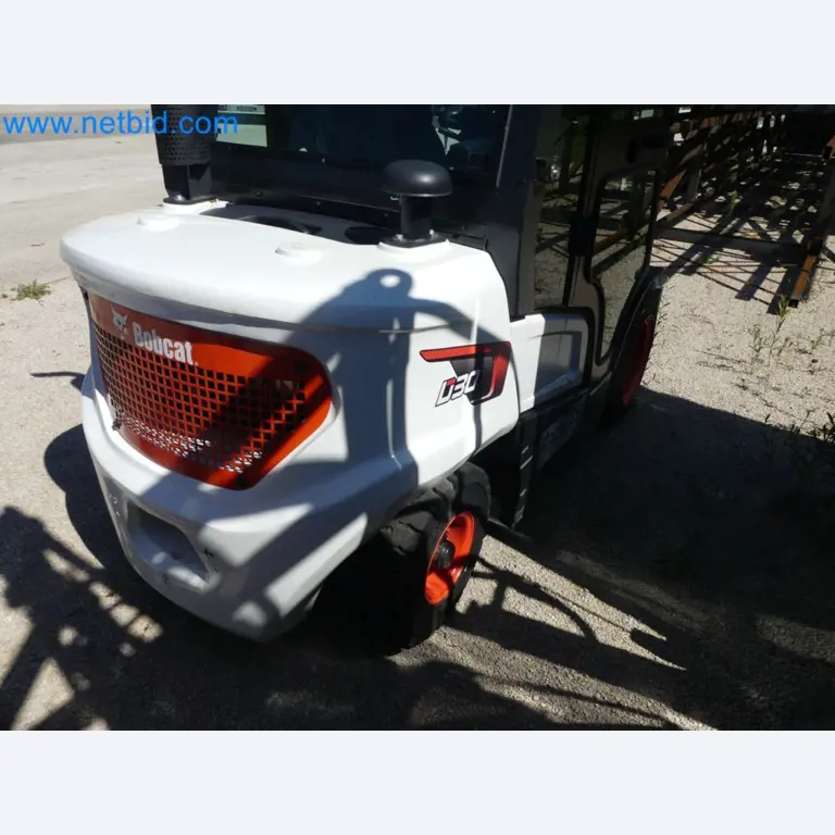 Diesel-Gabelstapler BOBCAT D30NXS und Kompakter Sägespalter UNIFOREST TITAN 53/40 Premium -3