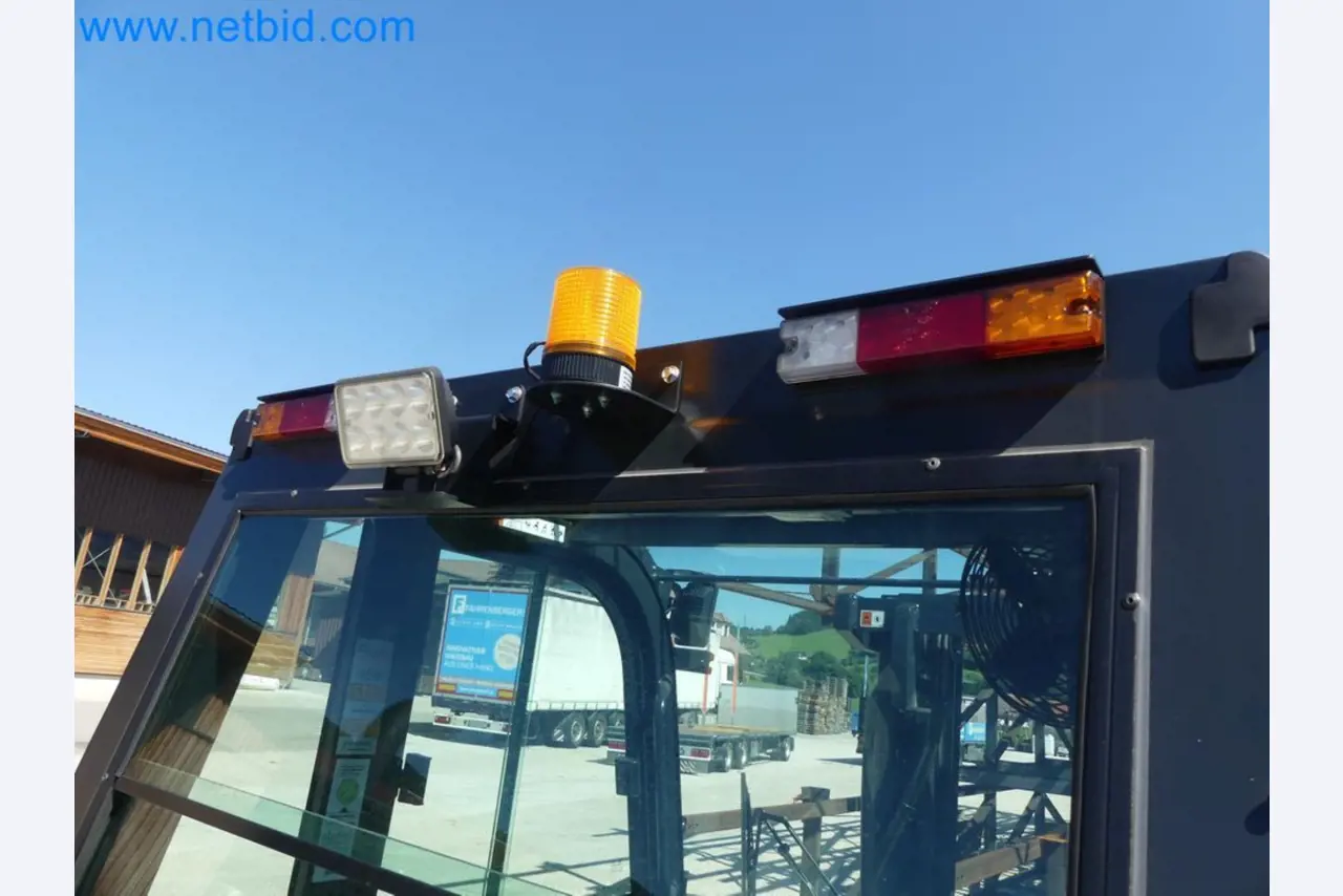 Diesel-Gabelstapler BOBCAT D30NXS und Kompakter Sägespalter UNIFOREST TITAN 53/40 Premium -40