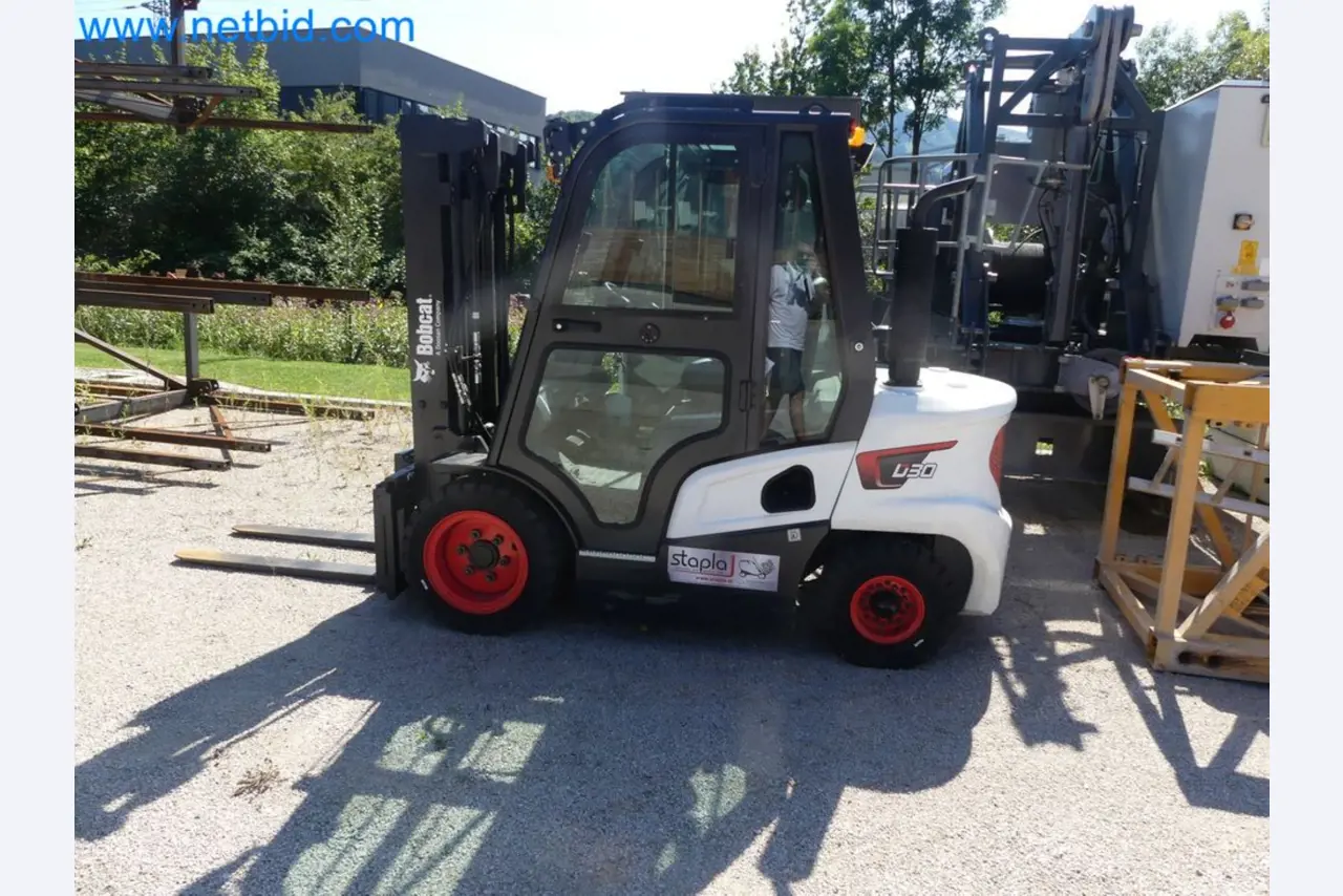 Diesel-Gabelstapler BOBCAT D30NXS und Kompakter Sägespalter UNIFOREST TITAN 53/40 Premium -42