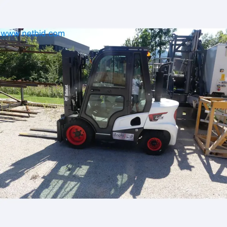 Diesel-Gabelstapler BOBCAT D30NXS und Kompakter Sägespalter UNIFOREST TITAN 53/40 Premium -42