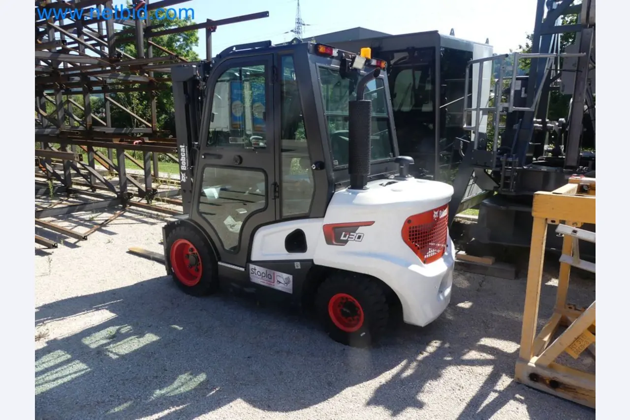 Diesel-Gabelstapler BOBCAT D30NXS und Kompakter Sägespalter UNIFOREST TITAN 53/40 Premium -44