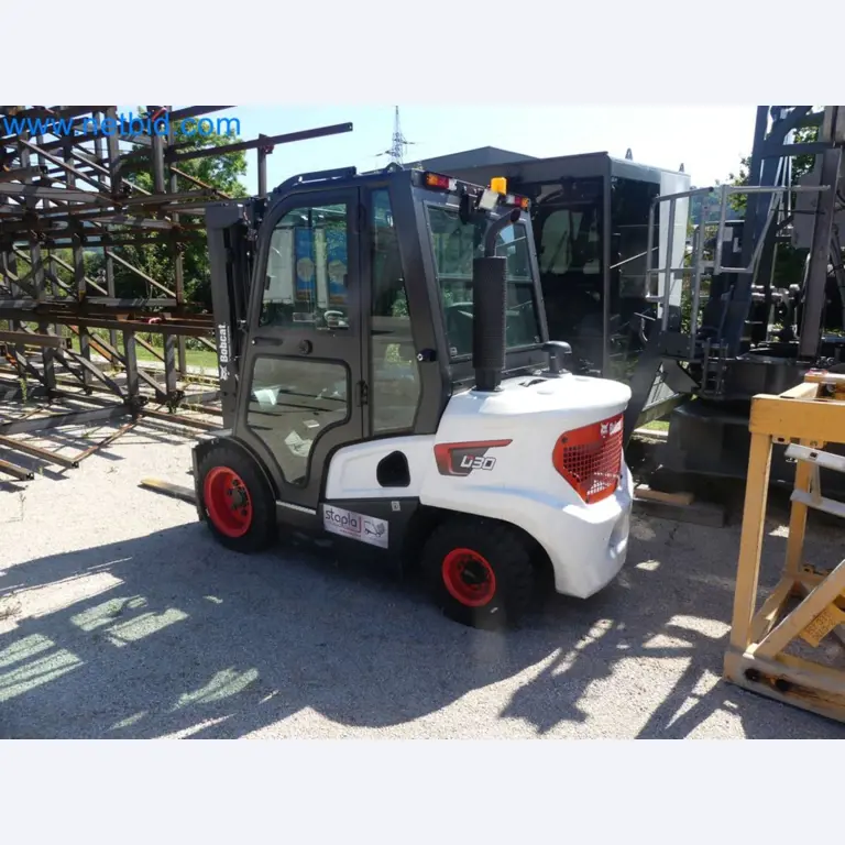 Diesel-Gabelstapler BOBCAT D30NXS und Kompakter Sägespalter UNIFOREST TITAN 53/40 Premium -44