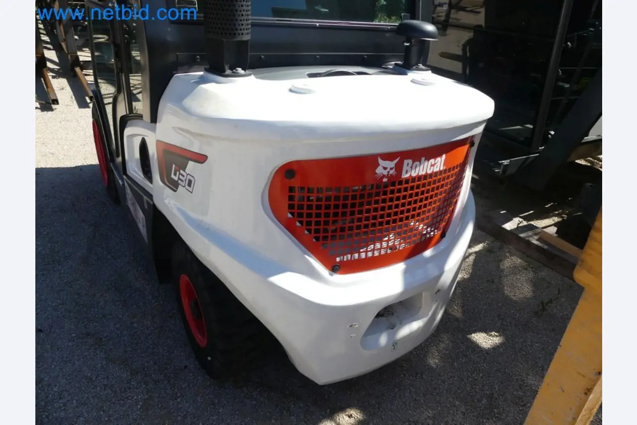 Diesel-Gabelstapler BOBCAT D30NXS und Kompakter Sägespalter UNIFOREST TITAN 53/40 Premium -46