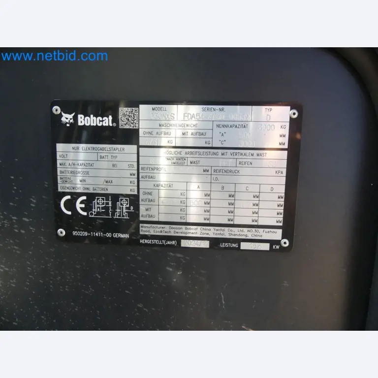 Diesel-Gabelstapler BOBCAT D30NXS und Kompakter Sägespalter UNIFOREST TITAN 53/40 Premium -9