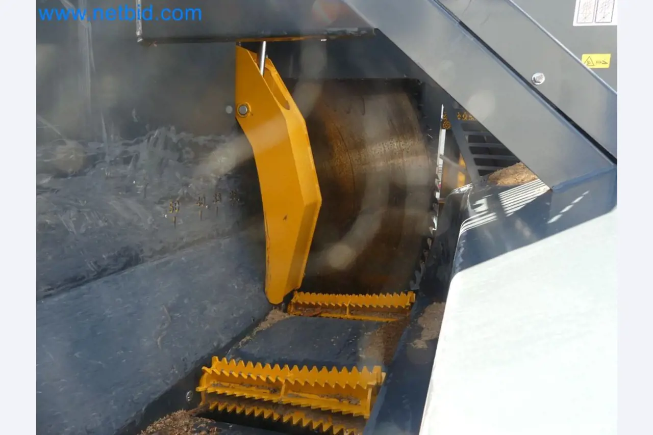 Diesel-Gabelstapler BOBCAT D30NXS und Kompakter Sägespalter UNIFOREST TITAN 53/40 Premium -11