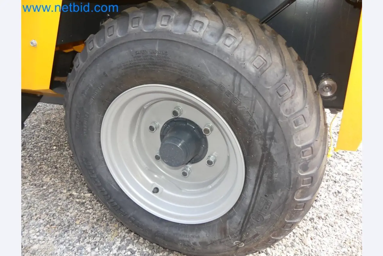 Diesel-Gabelstapler BOBCAT D30NXS und Kompakter Sägespalter UNIFOREST TITAN 53/40 Premium -17