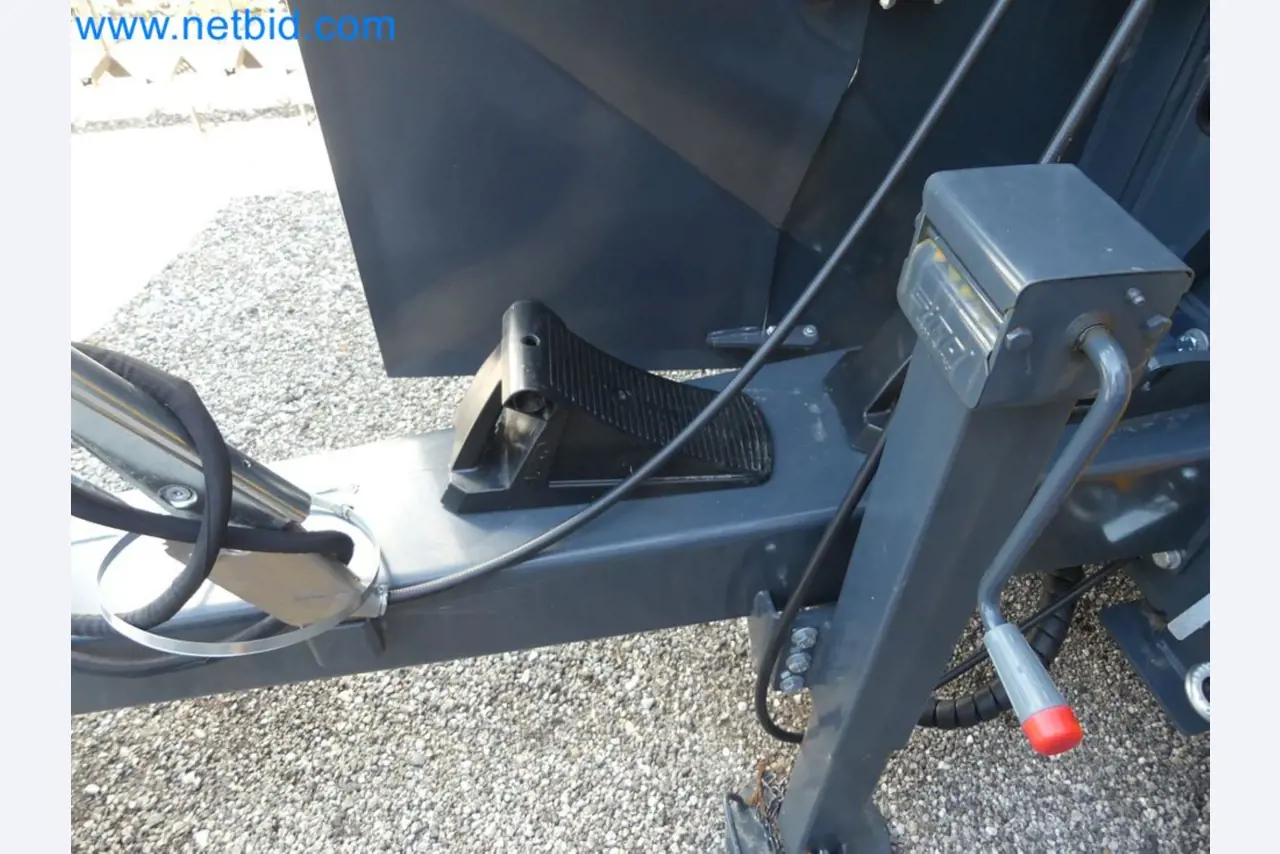 Diesel-Gabelstapler BOBCAT D30NXS und Kompakter Sägespalter UNIFOREST TITAN 53/40 Premium -21