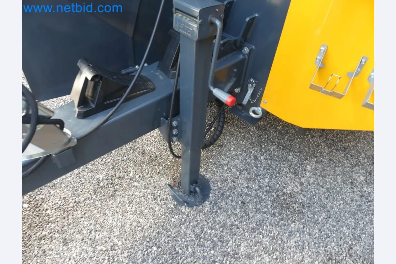 Diesel-Gabelstapler BOBCAT D30NXS und Kompakter Sägespalter UNIFOREST TITAN 53/40 Premium -24