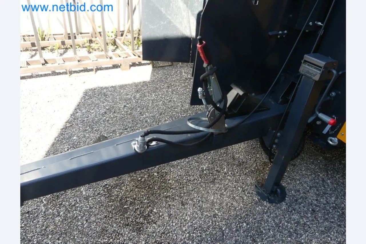 Diesel-Gabelstapler BOBCAT D30NXS und Kompakter Sägespalter UNIFOREST TITAN 53/40 Premium -25