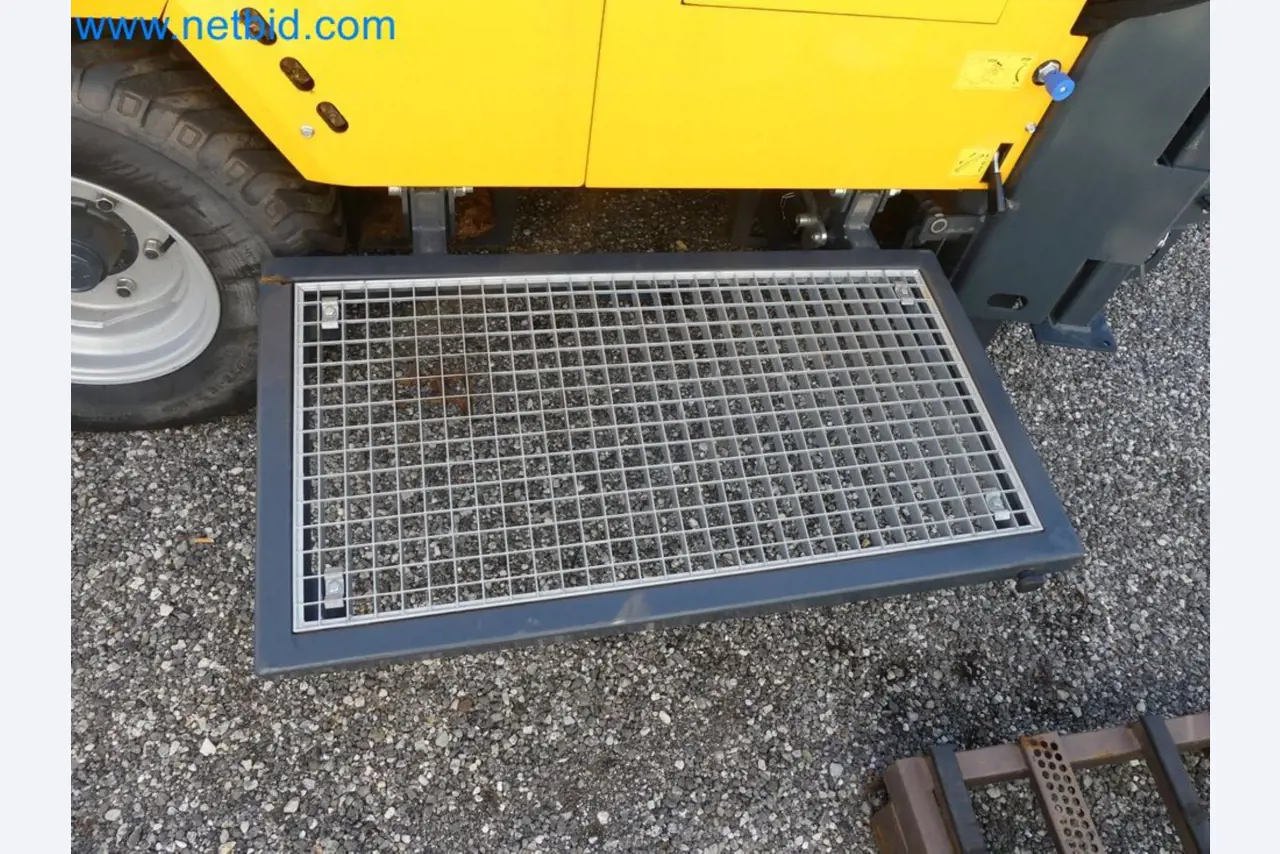 Diesel-Gabelstapler BOBCAT D30NXS und Kompakter Sägespalter UNIFOREST TITAN 53/40 Premium -28