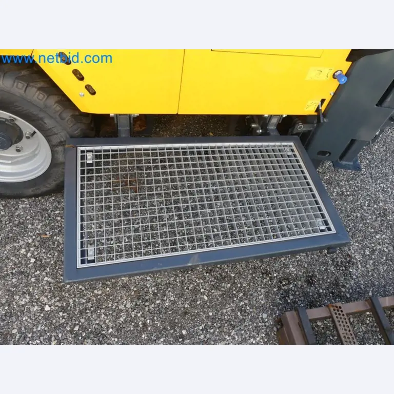 Diesel-Gabelstapler BOBCAT D30NXS und Kompakter Sägespalter UNIFOREST TITAN 53/40 Premium -28