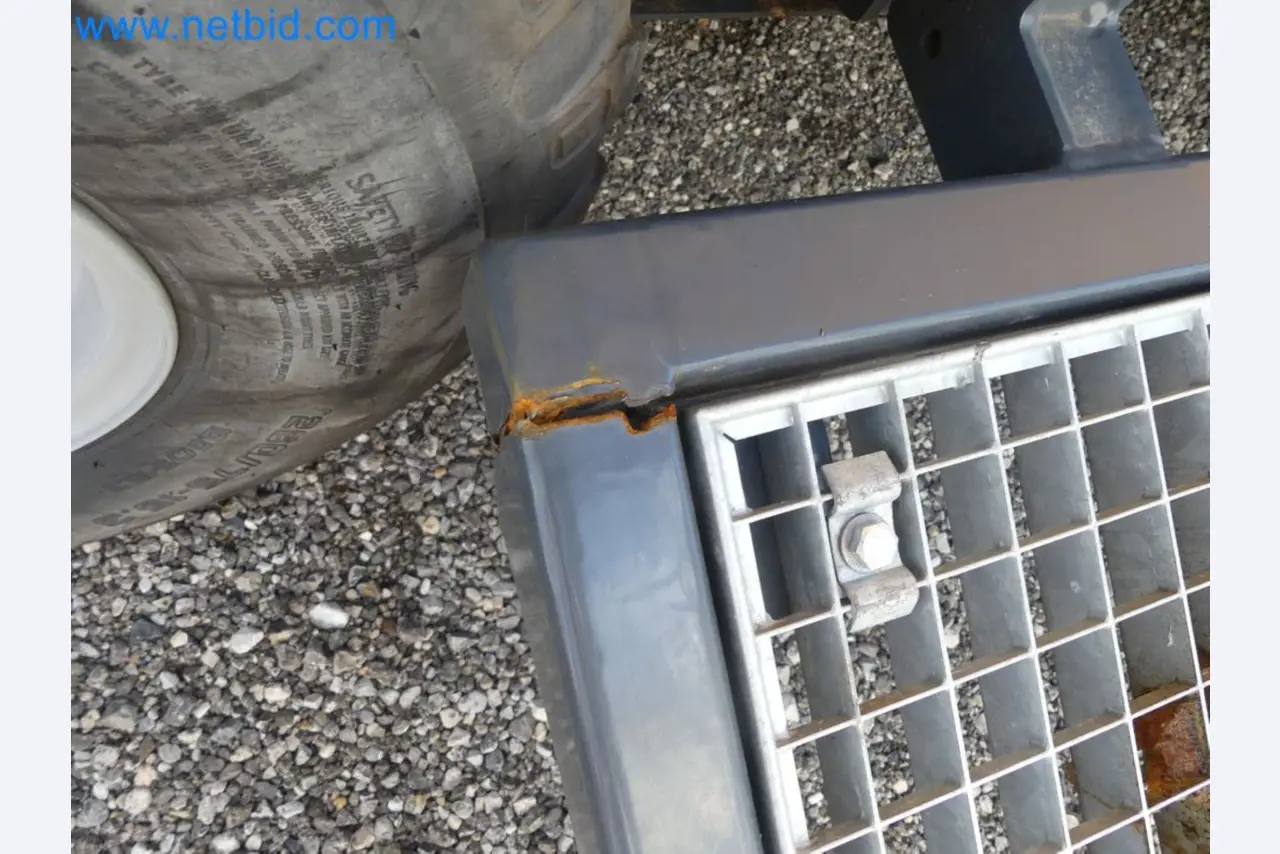 Diesel-Gabelstapler BOBCAT D30NXS und Kompakter Sägespalter UNIFOREST TITAN 53/40 Premium -30