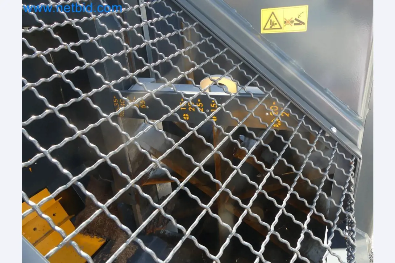 Diesel-Gabelstapler BOBCAT D30NXS und Kompakter Sägespalter UNIFOREST TITAN 53/40 Premium -31