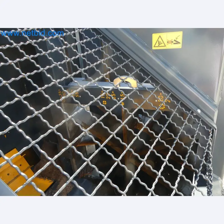 Diesel-Gabelstapler BOBCAT D30NXS und Kompakter Sägespalter UNIFOREST TITAN 53/40 Premium -31