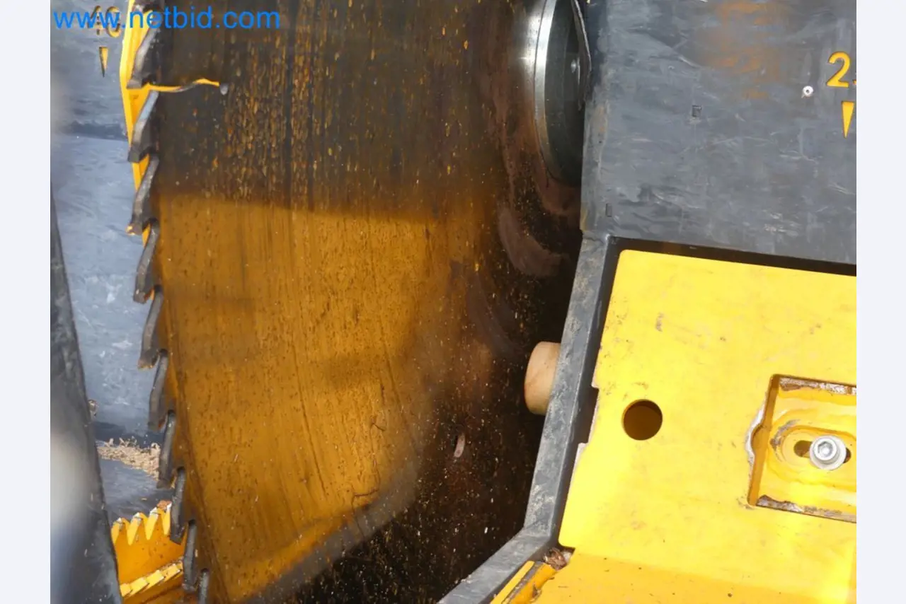 Diesel-Gabelstapler BOBCAT D30NXS und Kompakter Sägespalter UNIFOREST TITAN 53/40 Premium -35