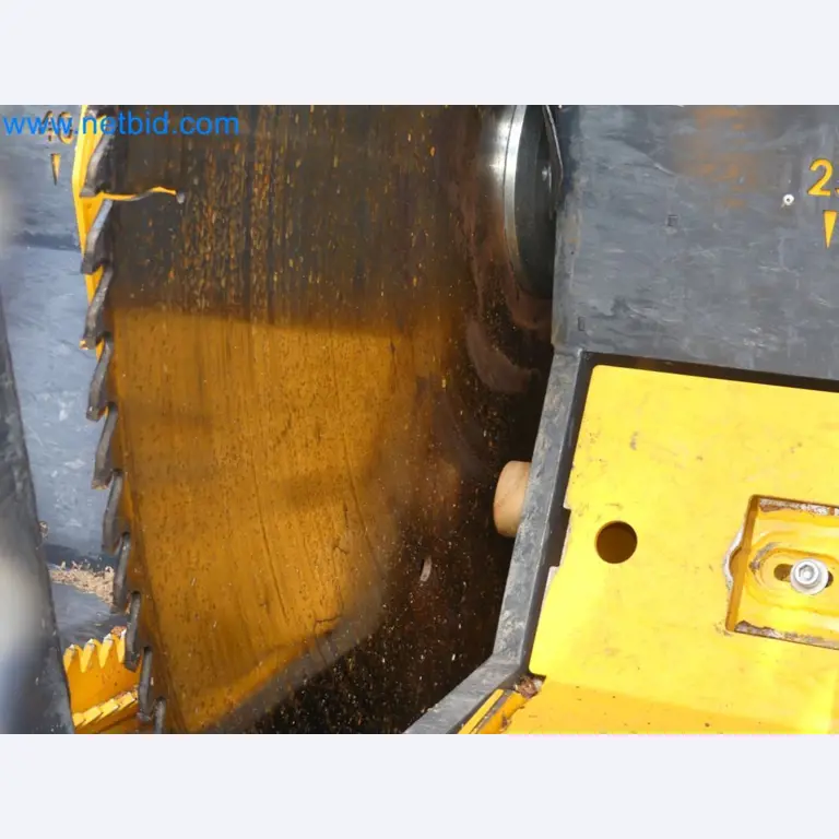 Diesel-Gabelstapler BOBCAT D30NXS und Kompakter Sägespalter UNIFOREST TITAN 53/40 Premium -35