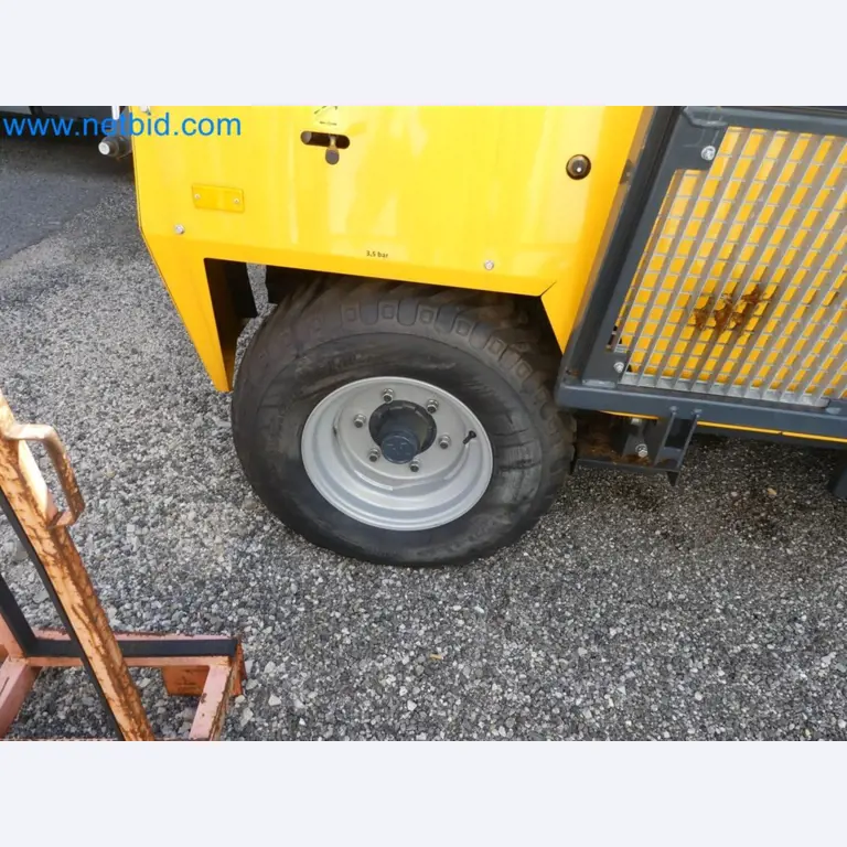 Diesel-Gabelstapler BOBCAT D30NXS und Kompakter Sägespalter UNIFOREST TITAN 53/40 Premium -3