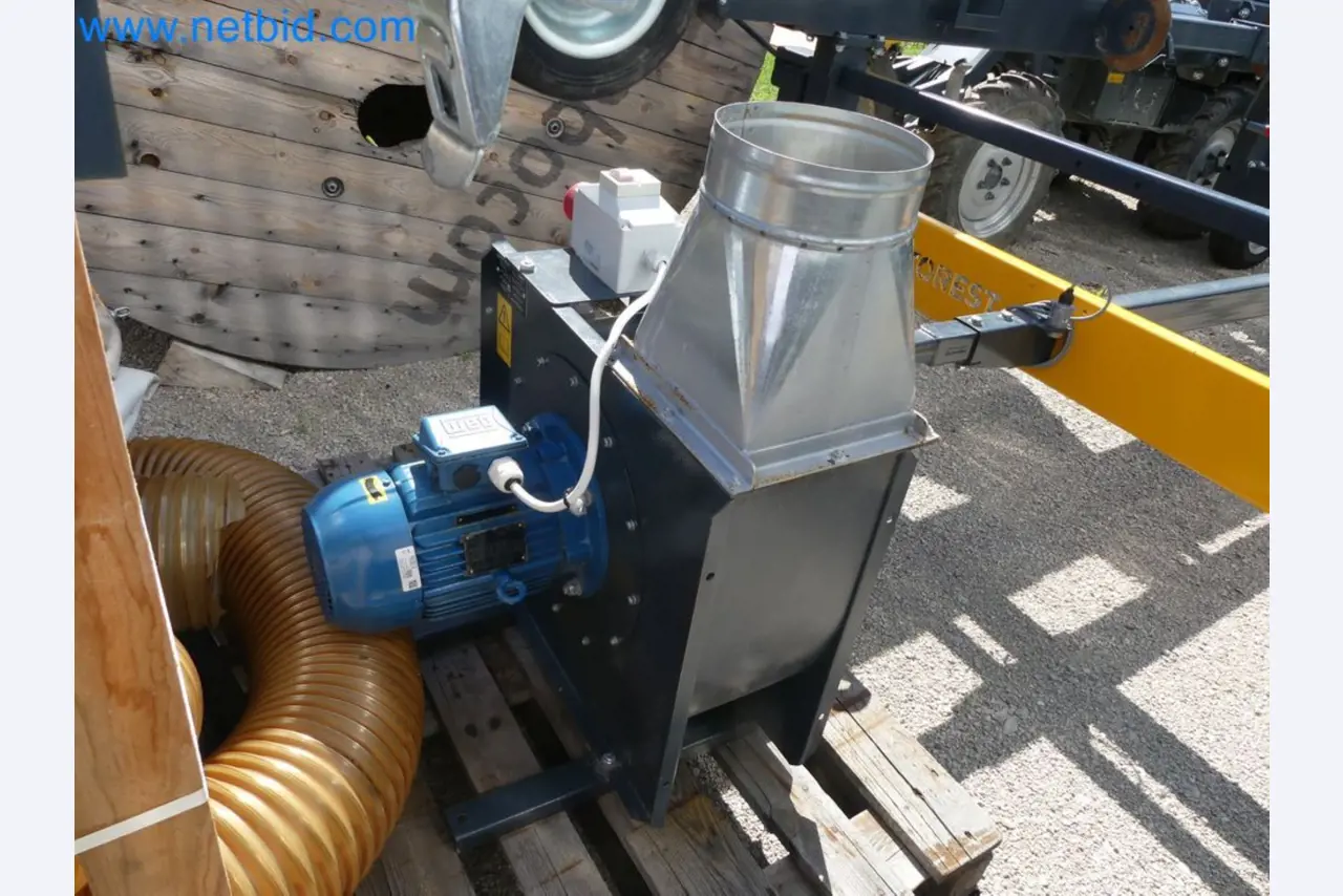 Diesel-Gabelstapler BOBCAT D30NXS und Kompakter Sägespalter UNIFOREST TITAN 53/40 Premium -48